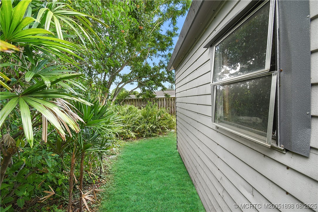 413 SE Hibiscus Avenue