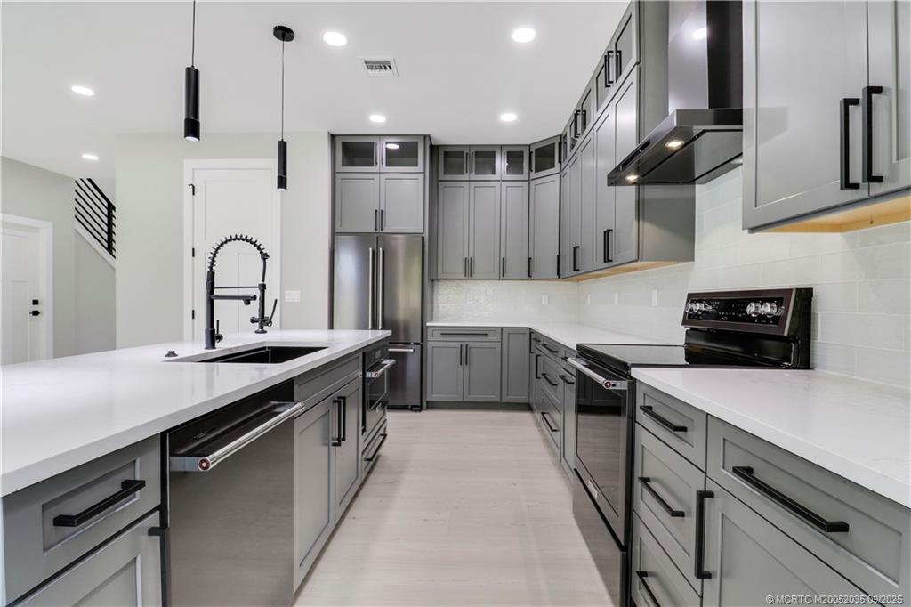 1023 NE Orange Avenue