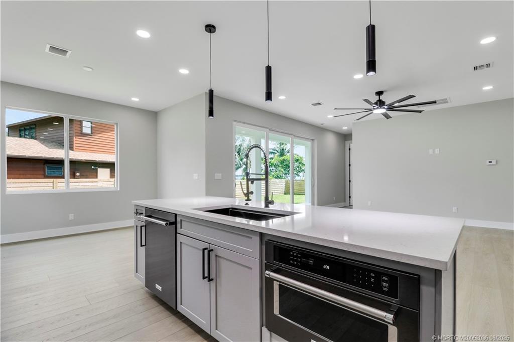 1013 NE Orange Avenue