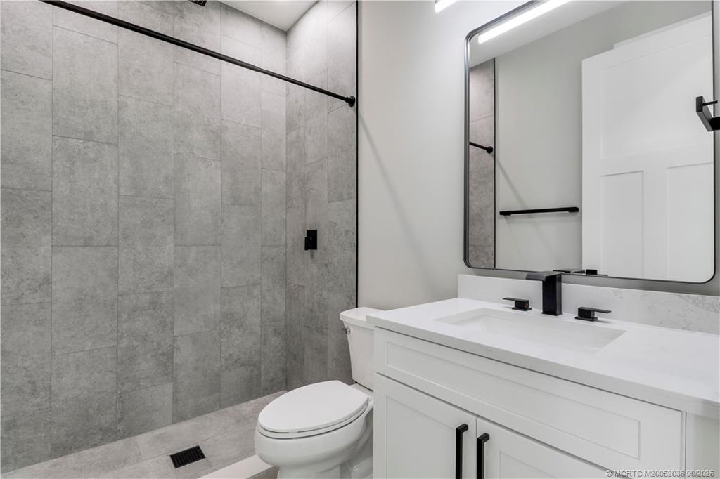 1013 NE Orange Avenue