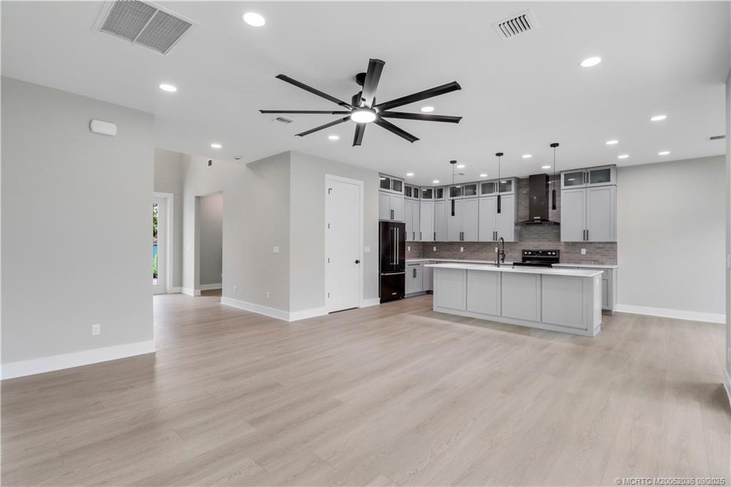 1013 NE Orange Avenue