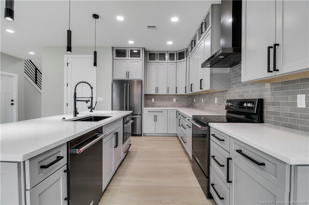 1013 NE Orange Avenue