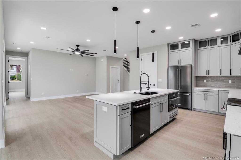 1013 NE Orange Avenue