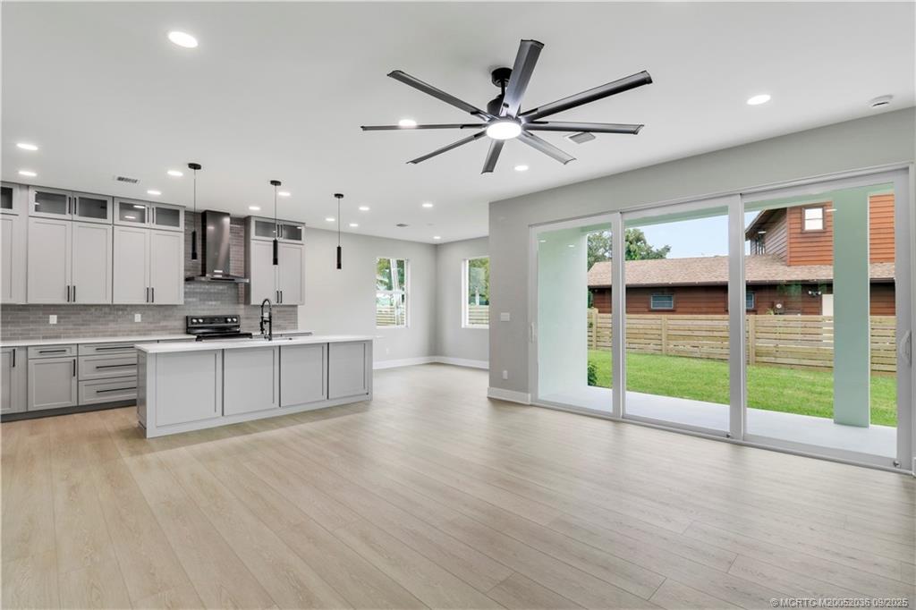 1013 NE Orange Avenue