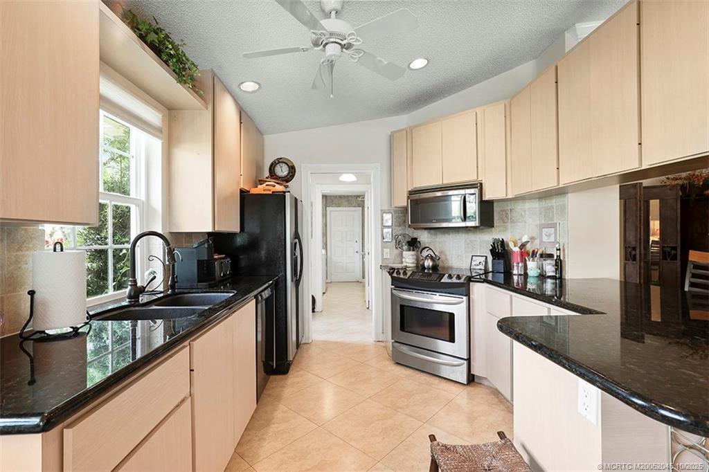 1635 SW Waterfall Blvd