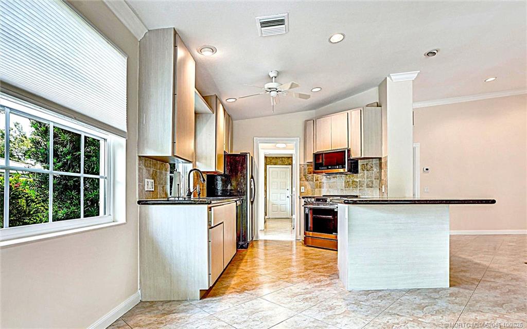 1635 SW Waterfall Blvd