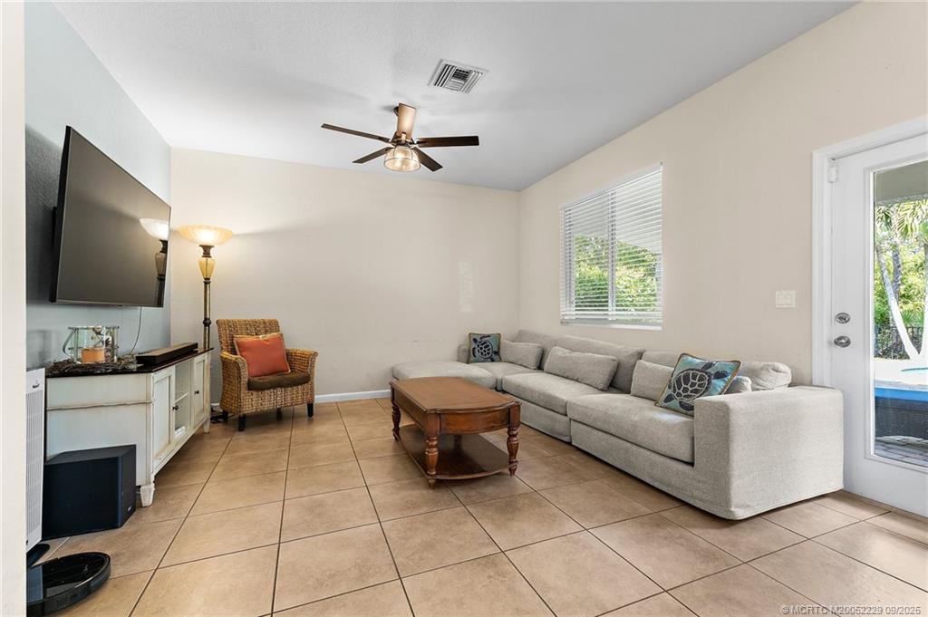 5338 SW Longspur Lane