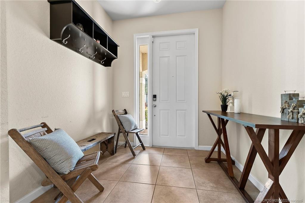 5338 SW Longspur Lane