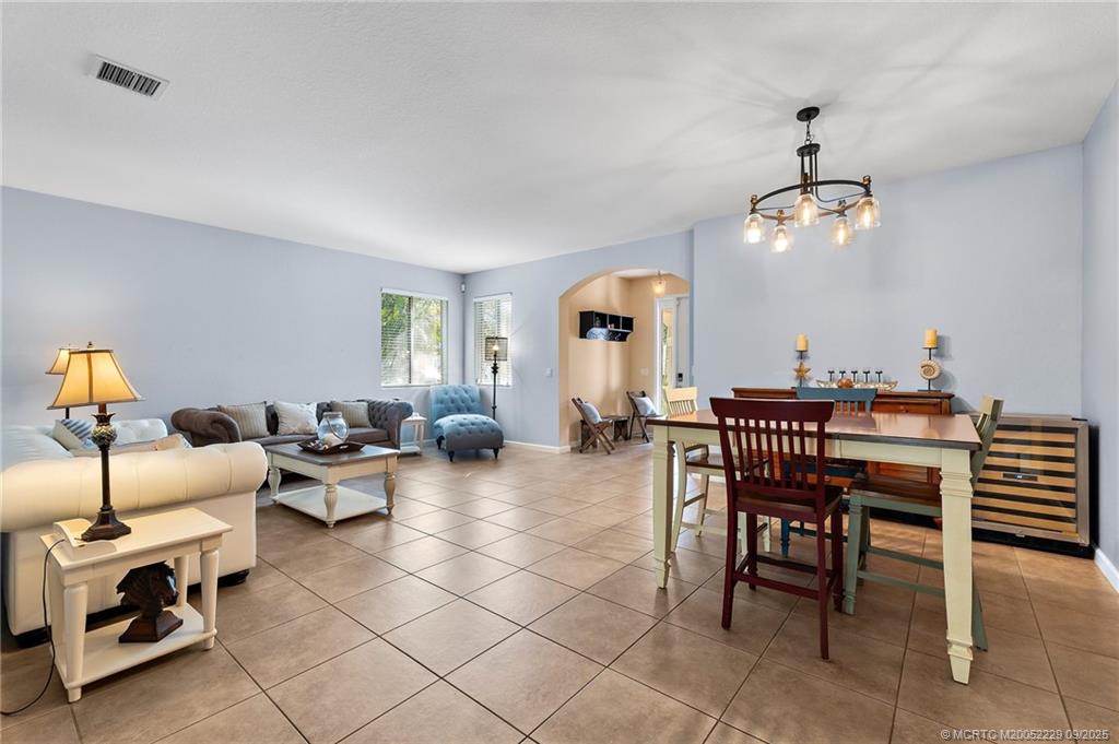 5338 SW Longspur Lane