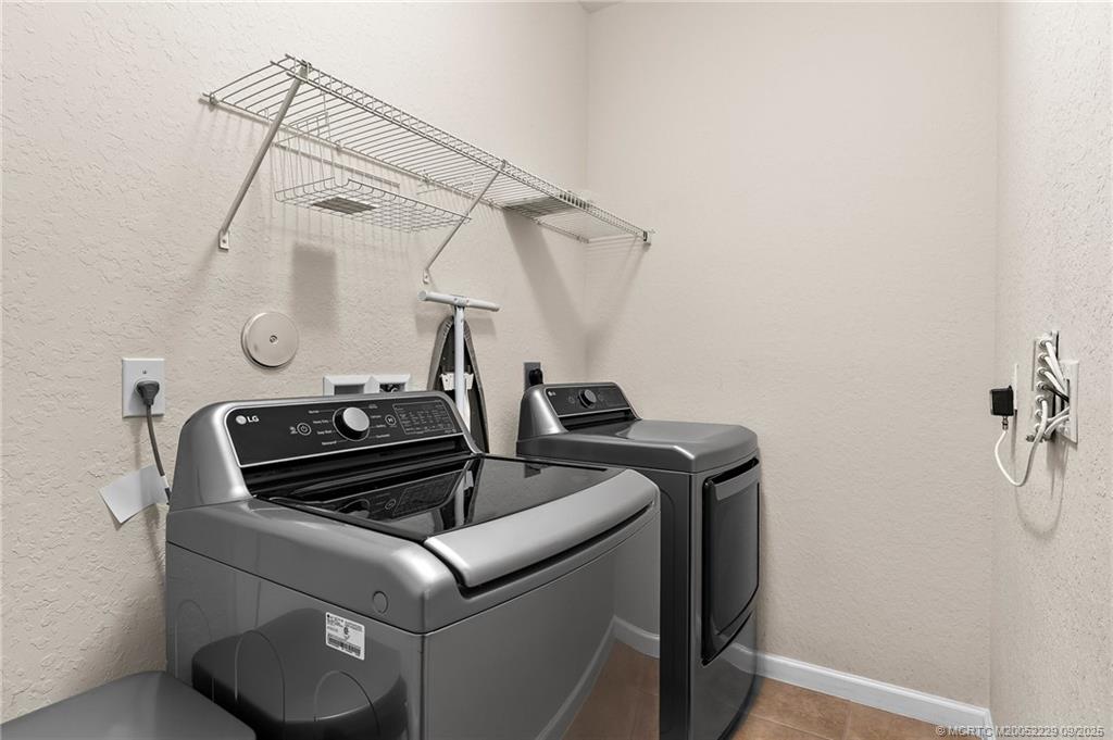 5338 SW Longspur Lane