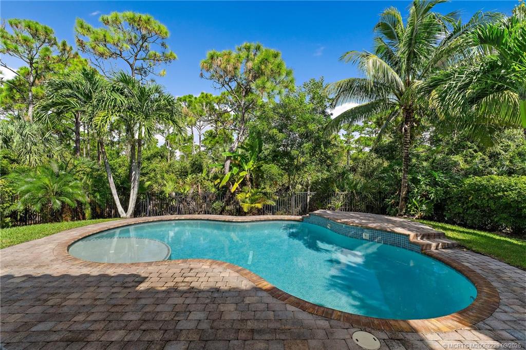 5338 SW Longspur Lane