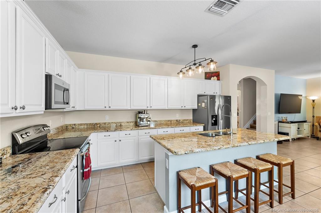 5338 SW Longspur Lane