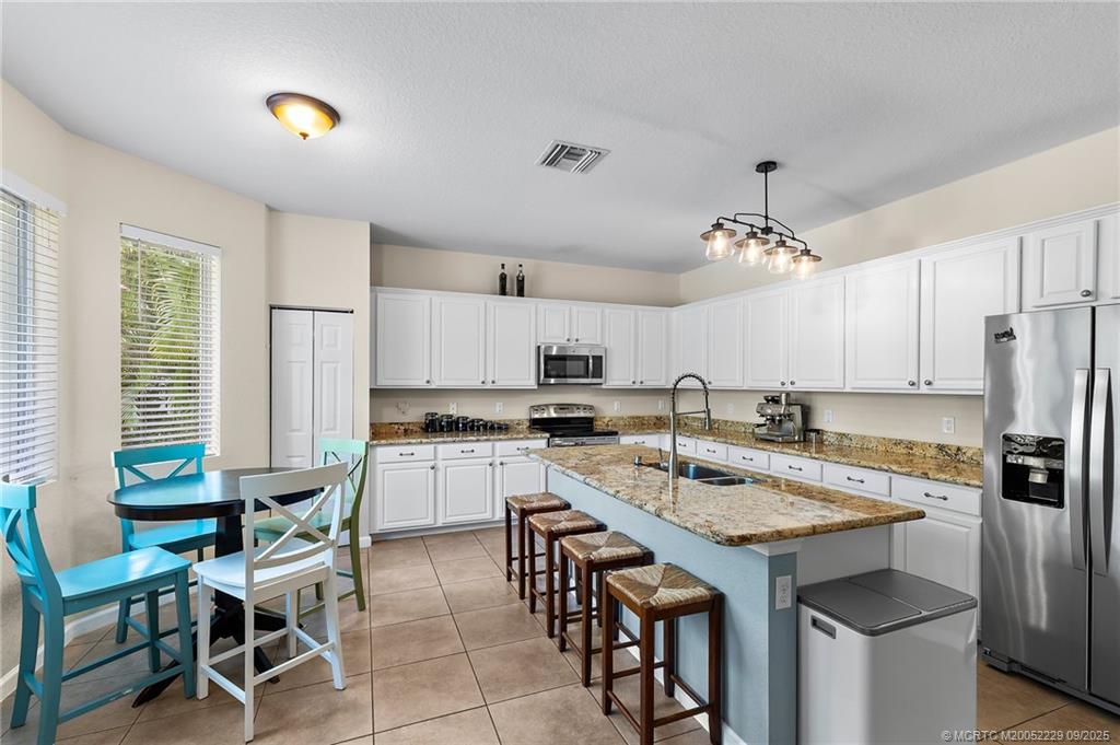 5338 SW Longspur Lane