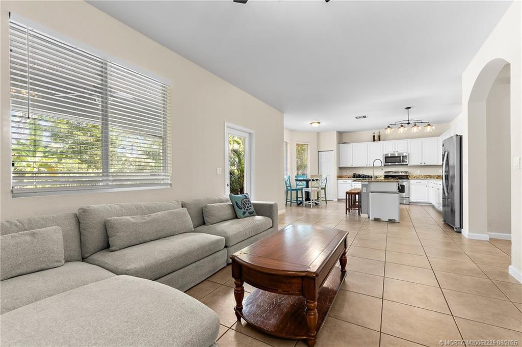 5338 SW Longspur Lane