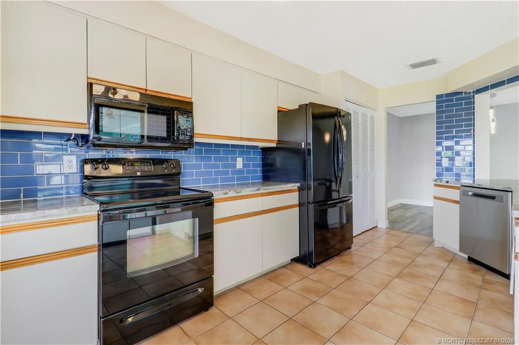 2621 SW Cadet Circle