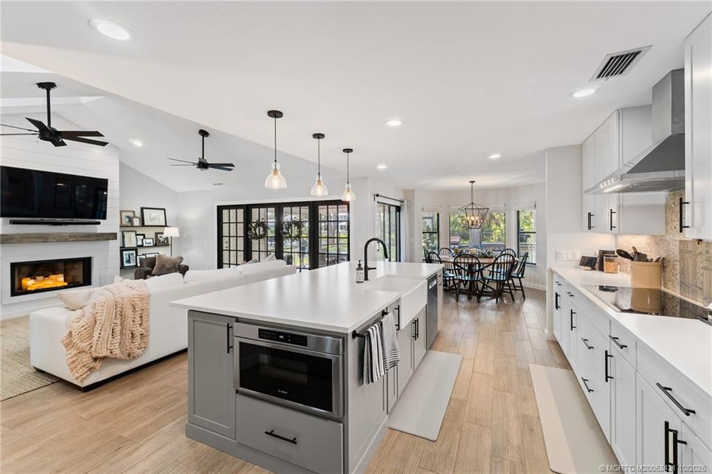 2239 SW Danforth Circle