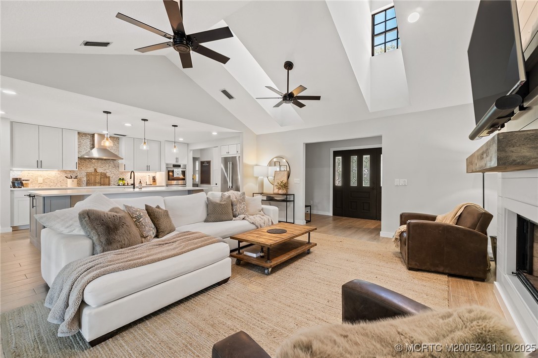 2239 SW Danforth Circle