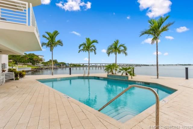 51 SE Seminole Street 305