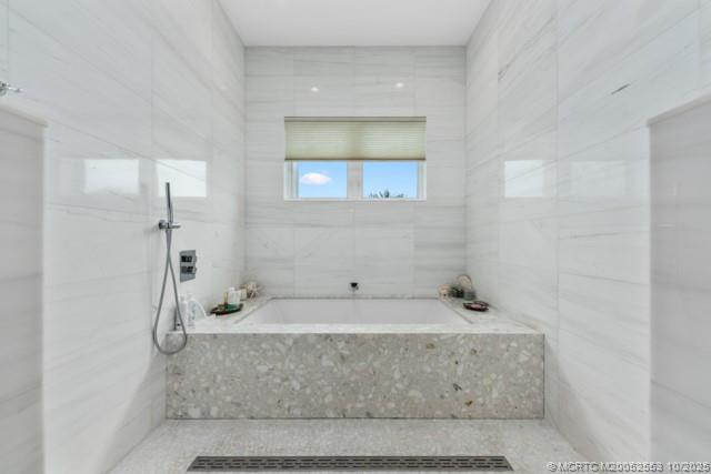 51 SE Seminole Street 305