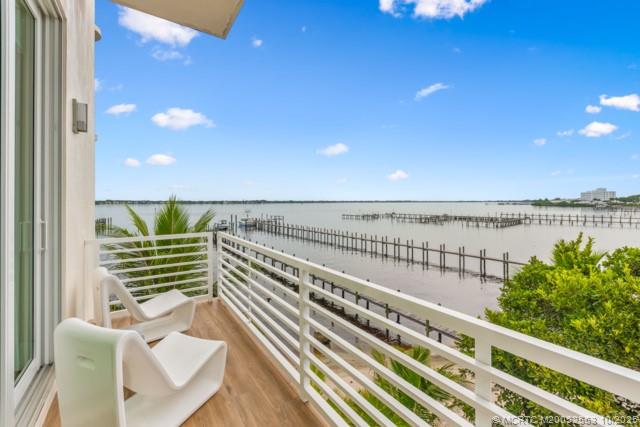 51 SE Seminole Street 305