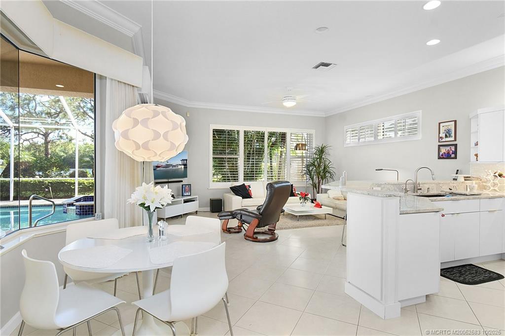 4381 SE Coventry Lane