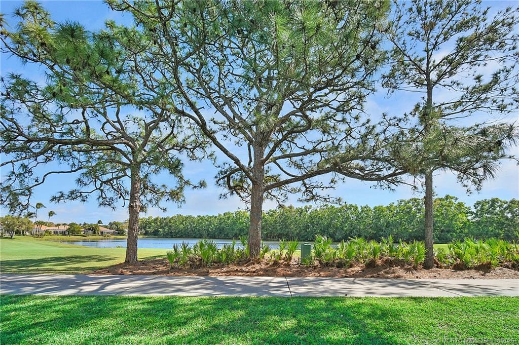 4381 SE Coventry Lane