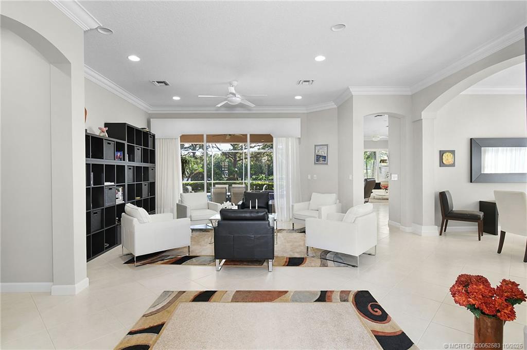 4381 SE Coventry Lane