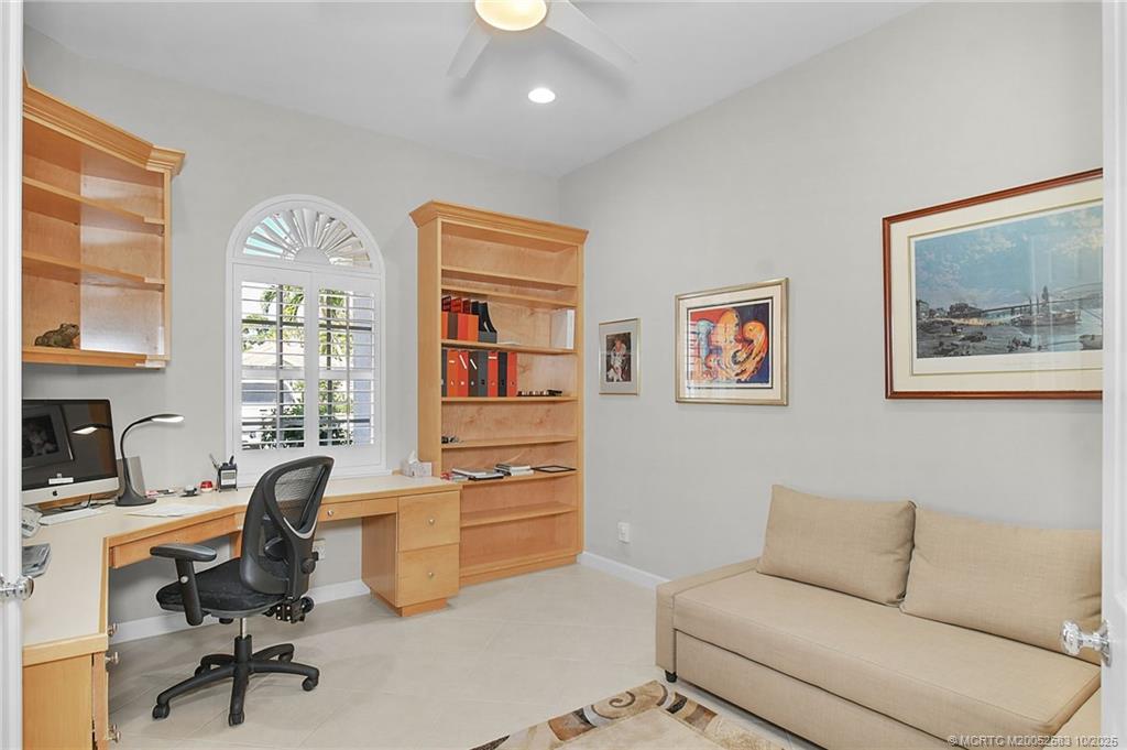 4381 SE Coventry Lane