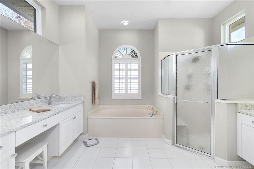 4381 SE Coventry Lane