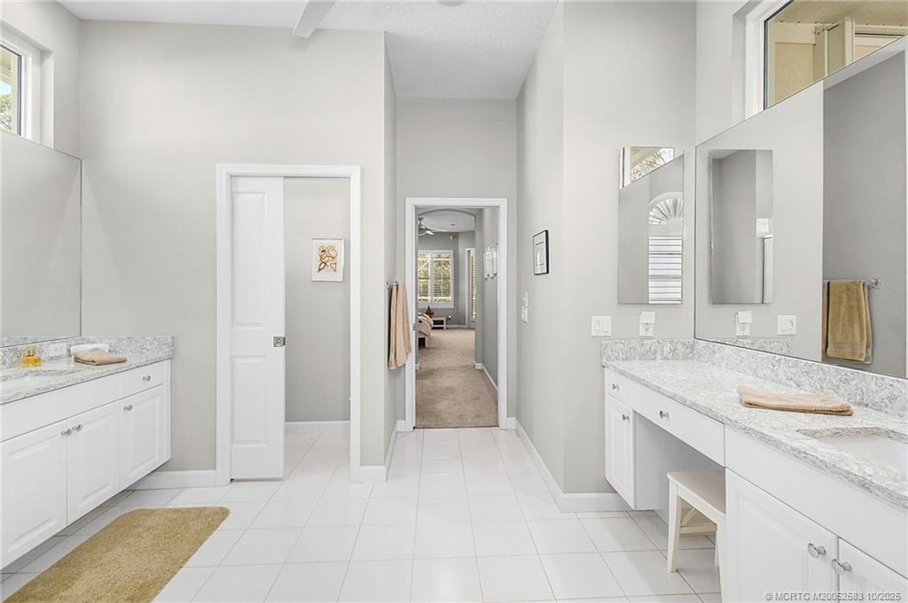 4381 SE Coventry Lane