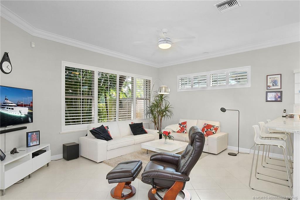 4381 SE Coventry Lane