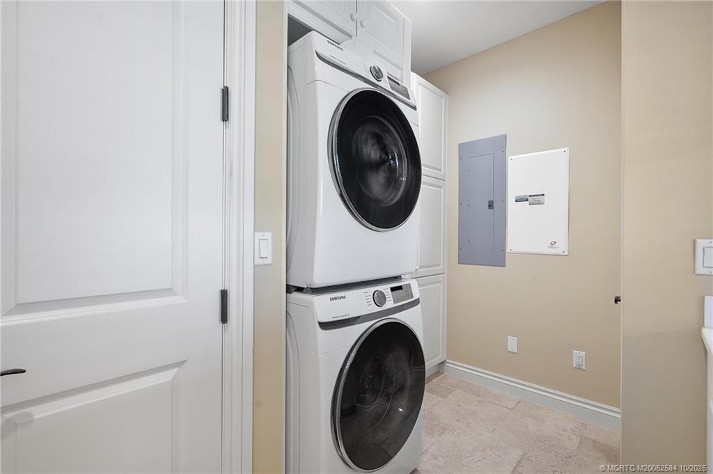 960 SE Willoughby Trace