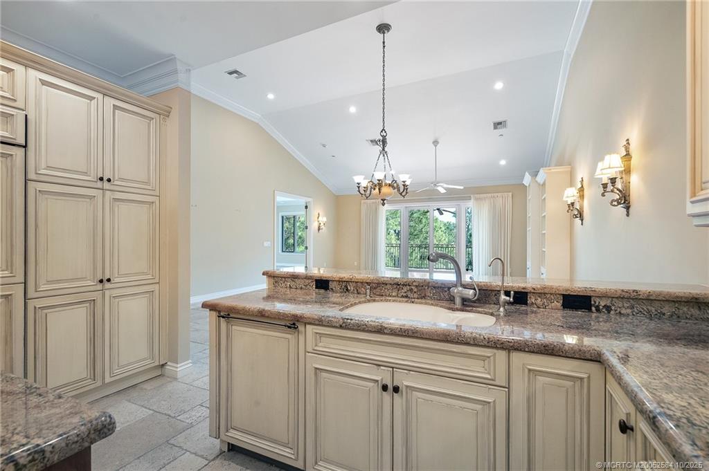 960 SE Willoughby Trace