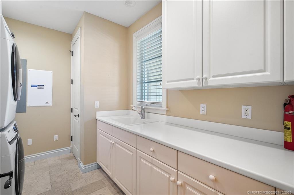 960 SE Willoughby Trace