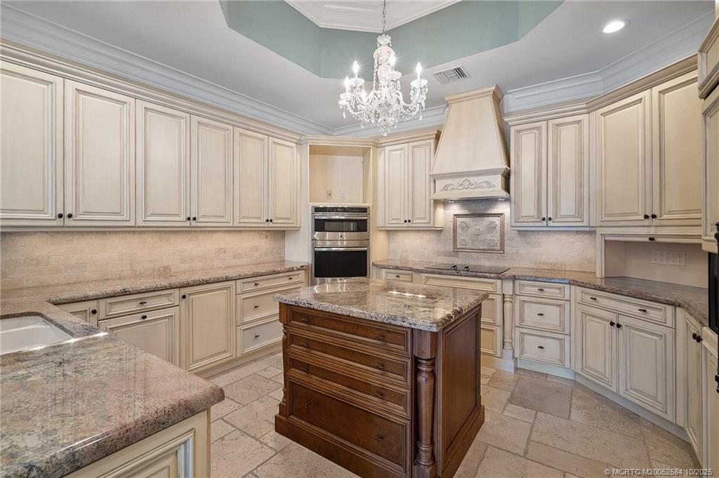 960 SE Willoughby Trace