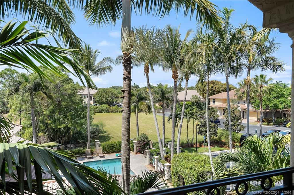 960 SE Willoughby Trace