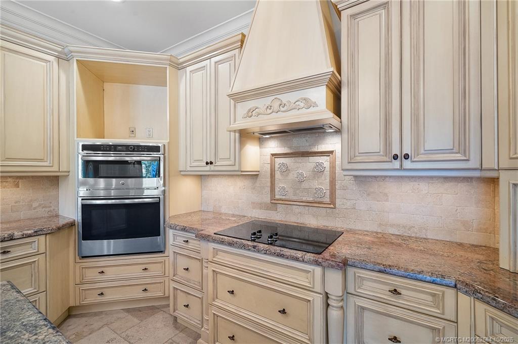 960 SE Willoughby Trace