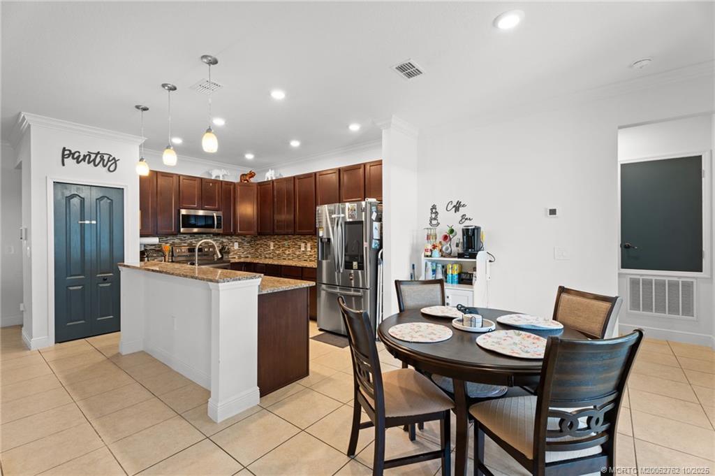 3271 SW Regatta Street