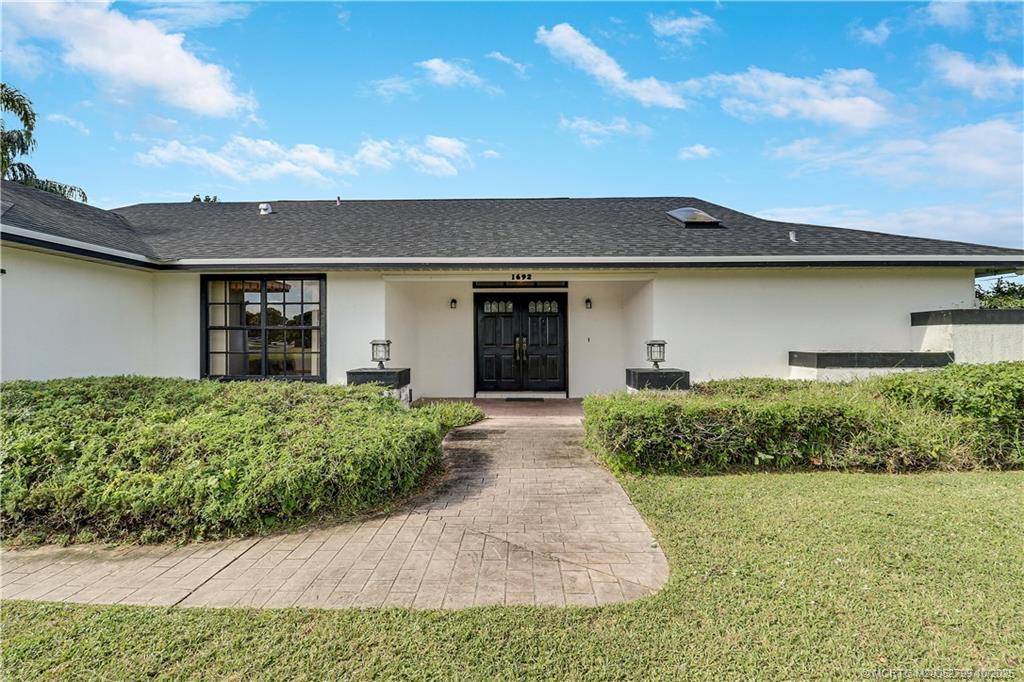 1692 SE Mariner Lane