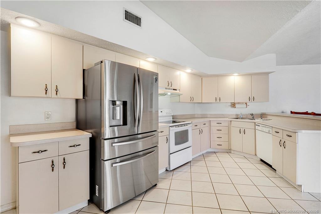 1692 SE Mariner Lane