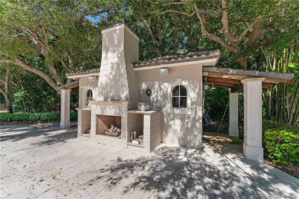 301 SE Harbor Point Drive