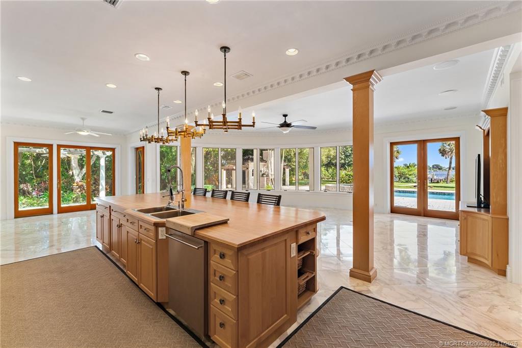 301 SE Harbor Point Drive