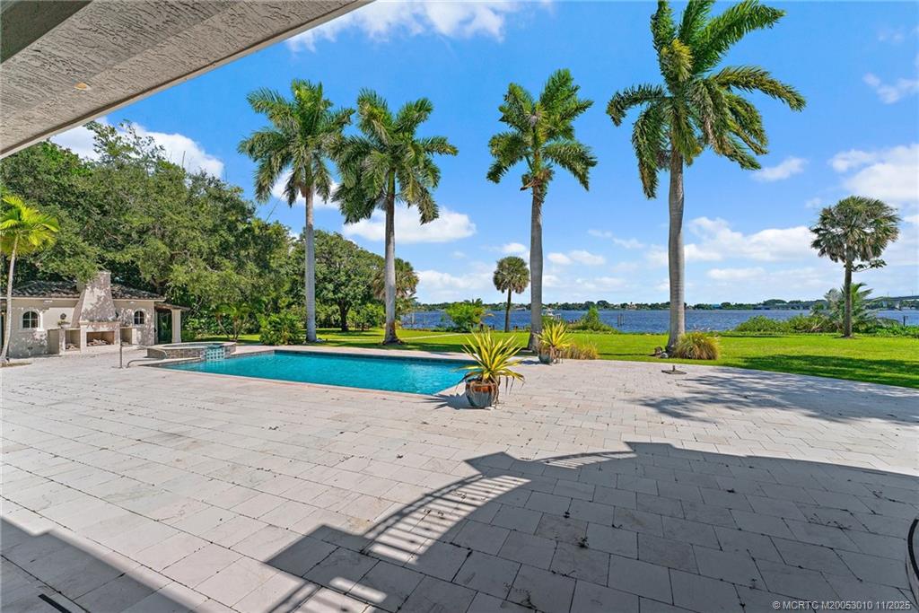 301 SE Harbor Point Drive