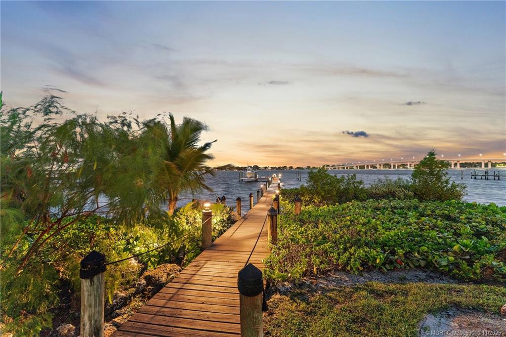 301 SE Harbor Point Drive