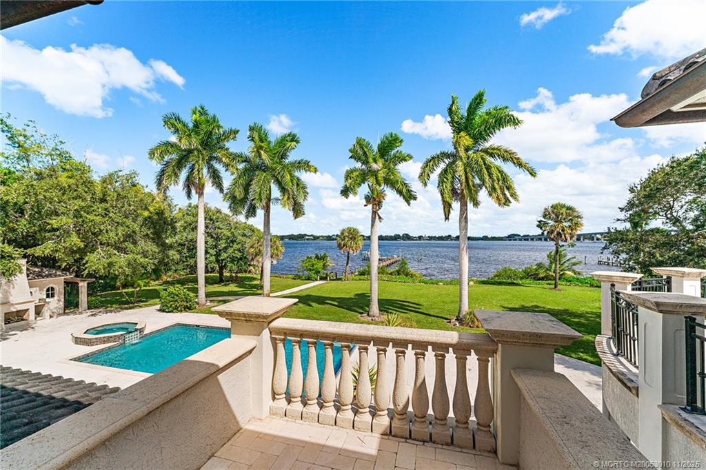 301 SE Harbor Point Drive