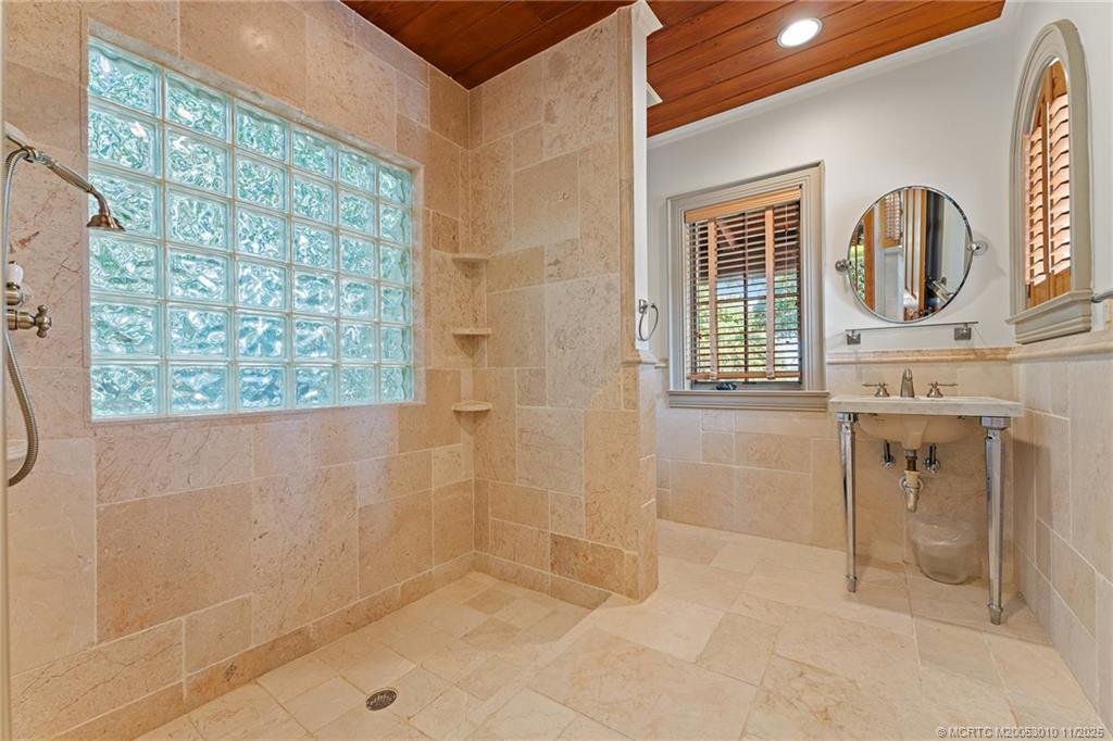 301 SE Harbor Point Drive