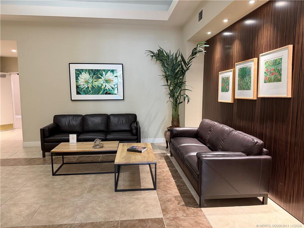 610 Clematis Street 638