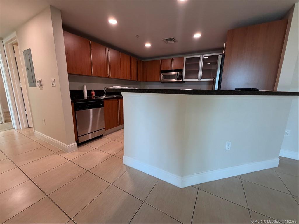 610 Clematis Street 638