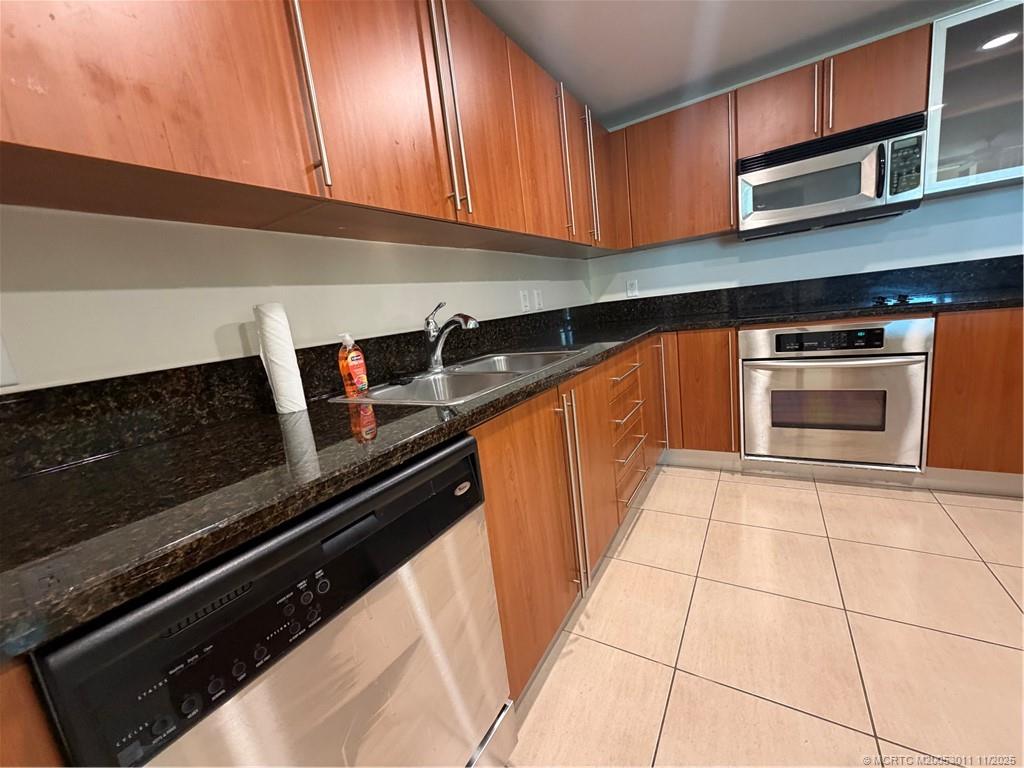 610 Clematis Street 638