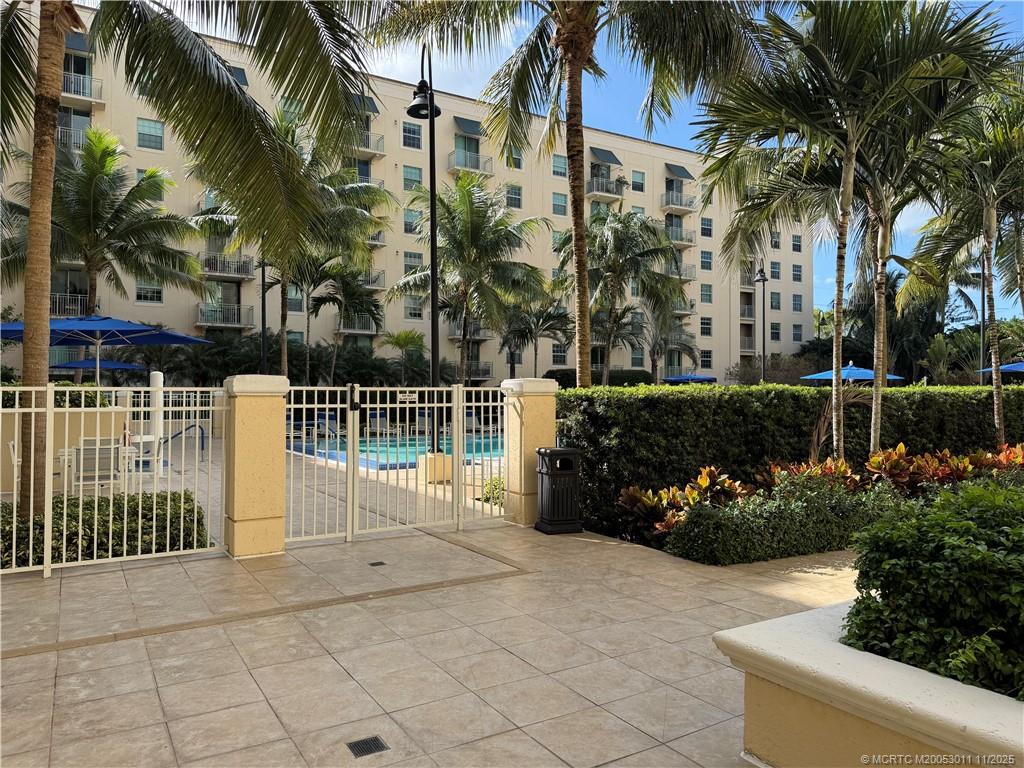 610 Clematis Street 638